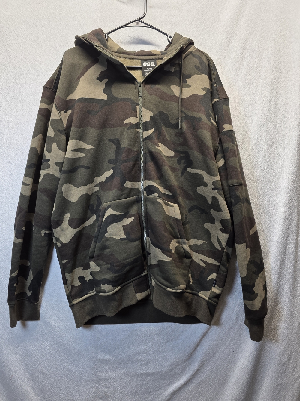 CSG Camo Zip-Up Hoodie Long Sleeve With Kangaroo Pockets Zippered Pocket On Arm